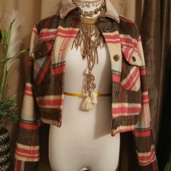 Stylish cropped wool like jacket💅😘💄👛 - Picture 2 of 7